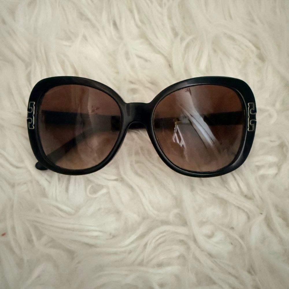 Tory Burch Black Frame Sunglasses with Brown Gradient Lenses